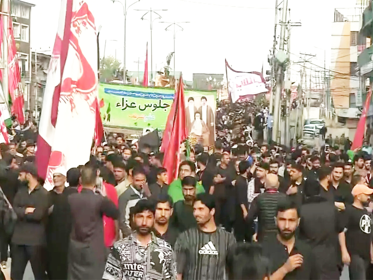 Shia Muslims gather in large numbers for 8th Muharram procession in Srinagar