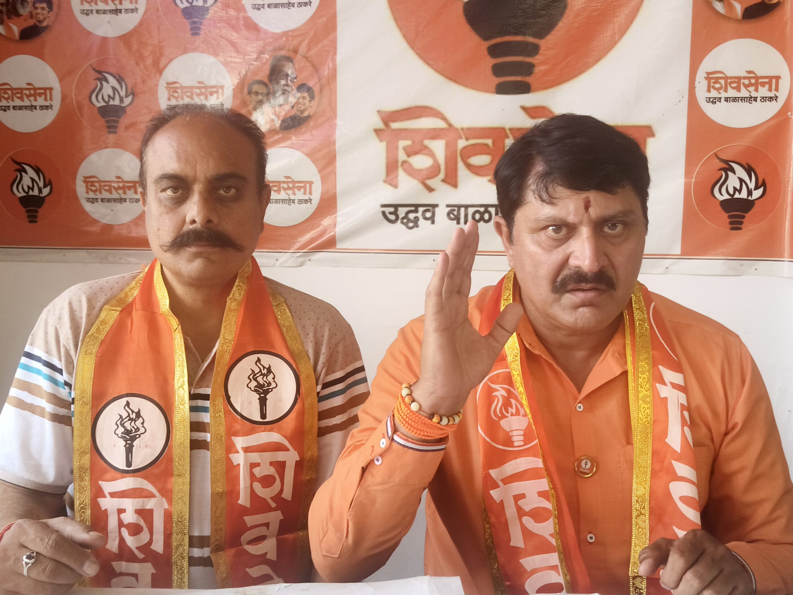 Shiv Sena backs JMC sanitation workers’ agitation, demands rollback of LPG price hike