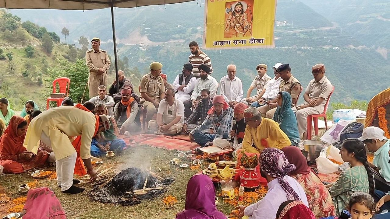 Tributes paid to 26 victims of 1998 Chapnari-Bhagwah Massacre; Gita Path held for eternal peace