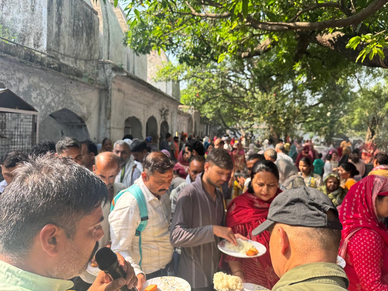 Vishal Khatri Sabha organizes Bhandara at Parmandal on Somavati Amavasya