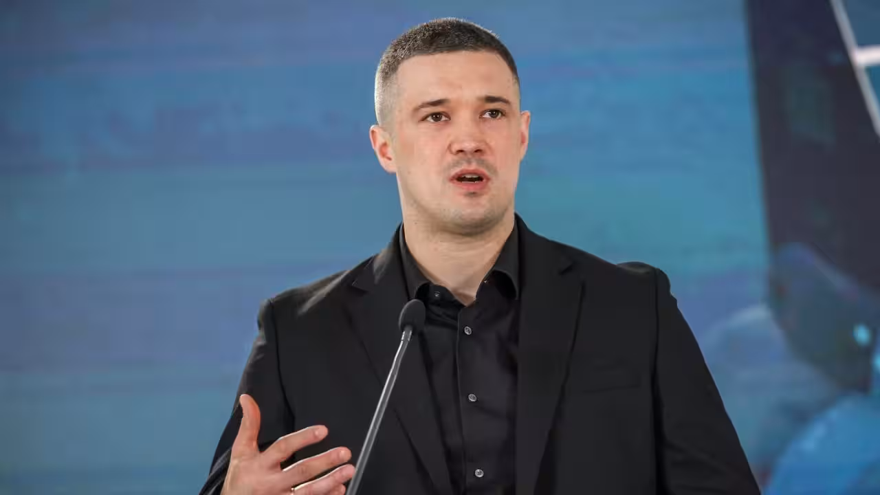 Ukrainians protest Zelenskyy’s ouster of his popular defense minister Ukrainians protest Zelenskyy’s ouster of his popular defense minister