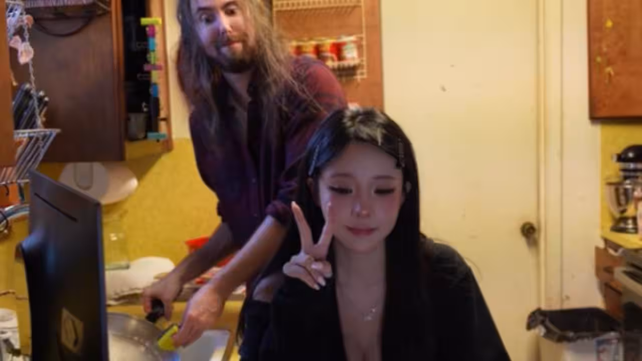 Asmongold: Asmongold’s girlfriend Kaise finds cockroach head in streamer’s fridge during live stream Asmongold: Asmongold’s girlfriend Kaise finds cockroach head in streamer’s fridge during live stream