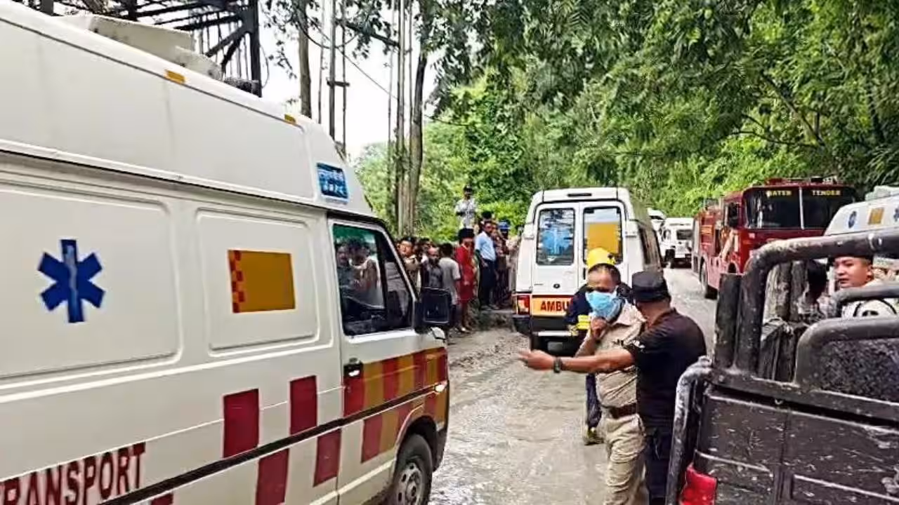 Sikkim tunnel landslide: Seven dead, several feared trapped as rescue operation continues | India News Sikkim tunnel landslide: Seven dead, several feared trapped as rescue operation continues | India News