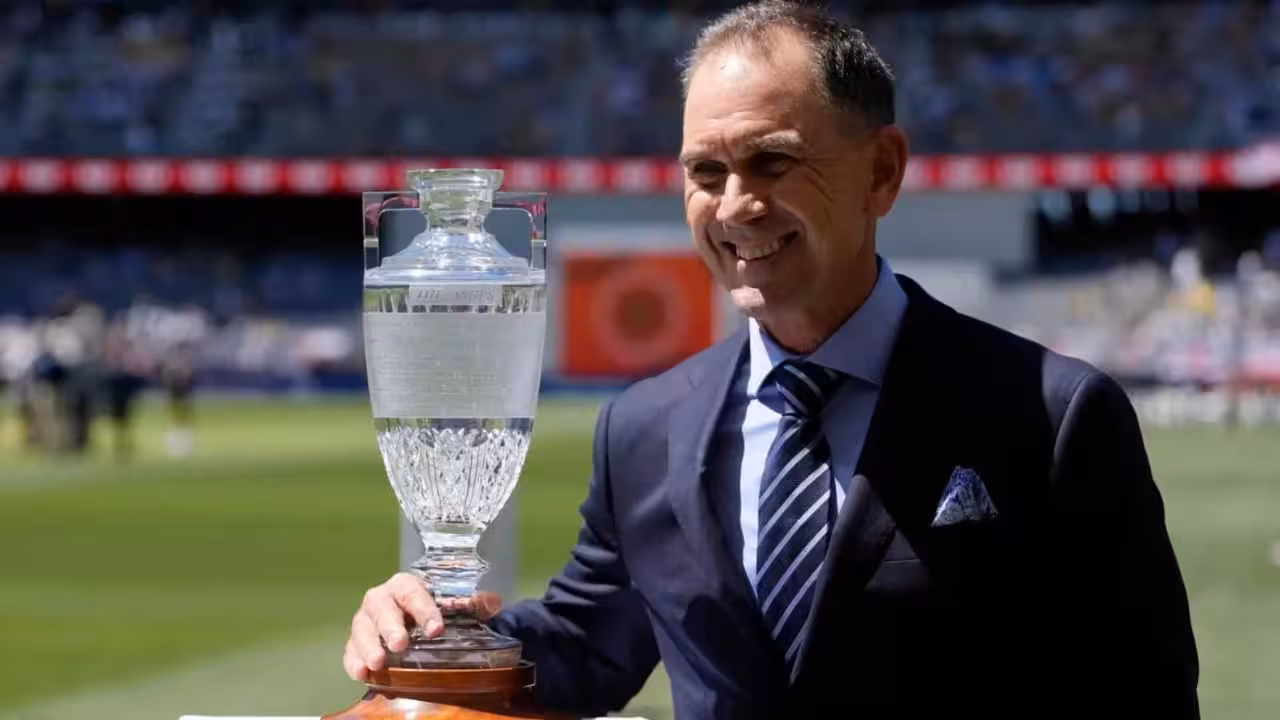 Justin Langer frontrunner for England coach job; Ravi Shastri, Rahul Dravid not in the race | Cricket News Justin Langer frontrunner for England coach job; Ravi Shastri, Rahul Dravid not in the race | Cricket News