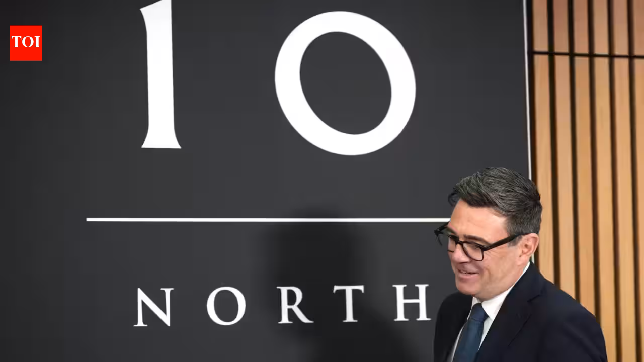 Burnham brings a ‘No. 10’ to Manchester to kickstart English ‘devolution’ Burnham brings a ‘No. 10’ to Manchester to kickstart English ‘devolution’