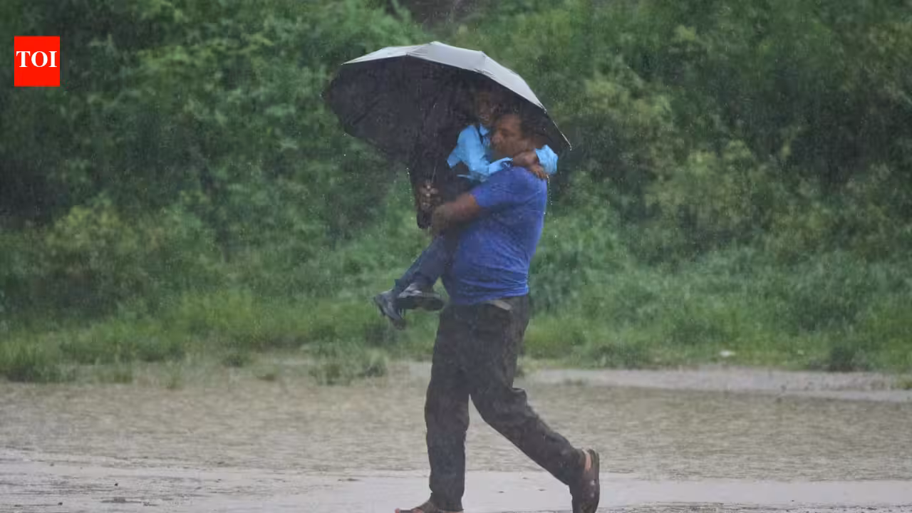 Monsoon likely to be ‘below normal’ in Aug-Sept: IMD | India News Monsoon likely to be ‘below normal’ in Aug-Sept: IMD | India News