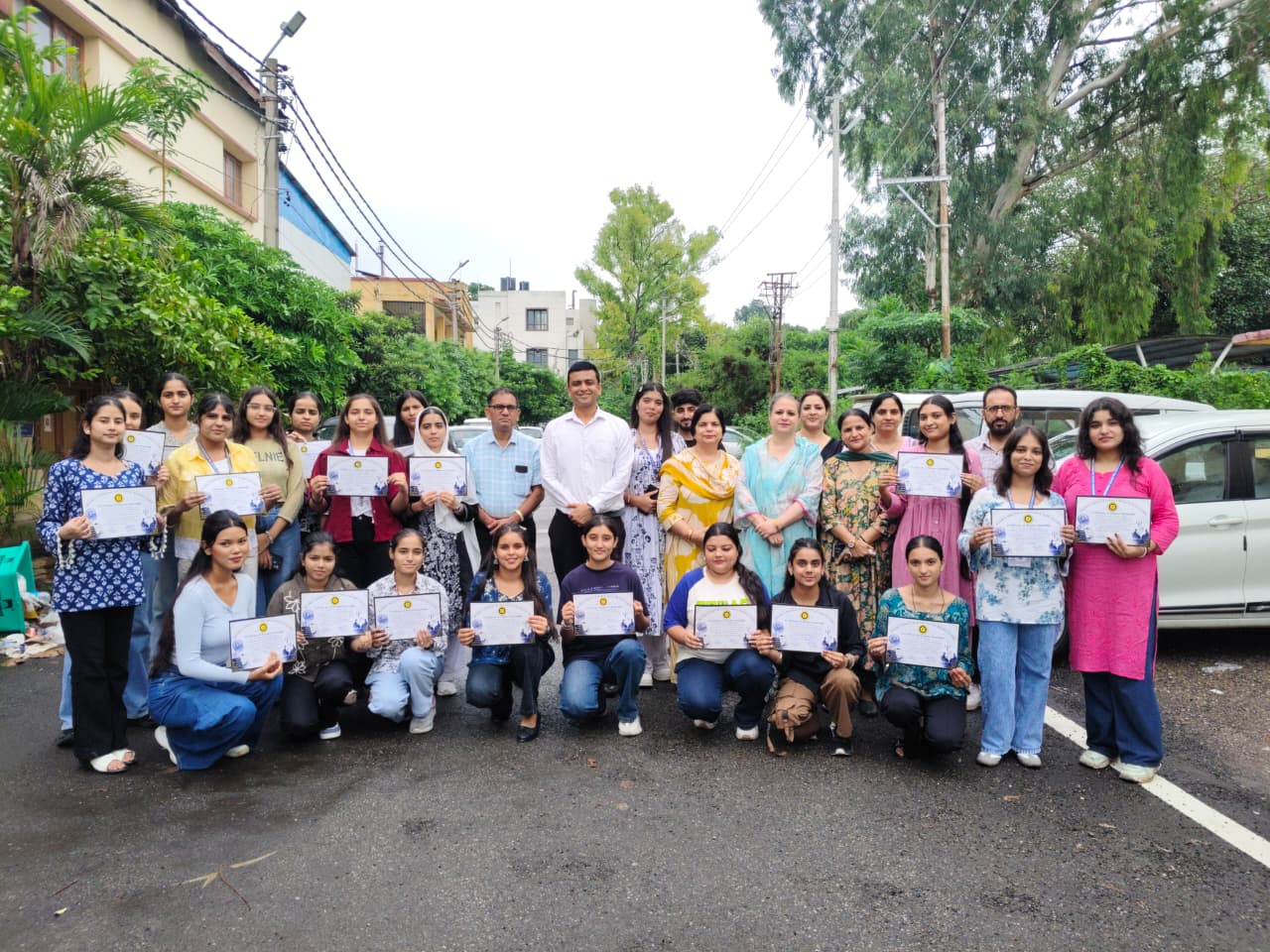 31 students from PSPS GCW Gandhi Nagar complete Summer Internship at DIET Jammu