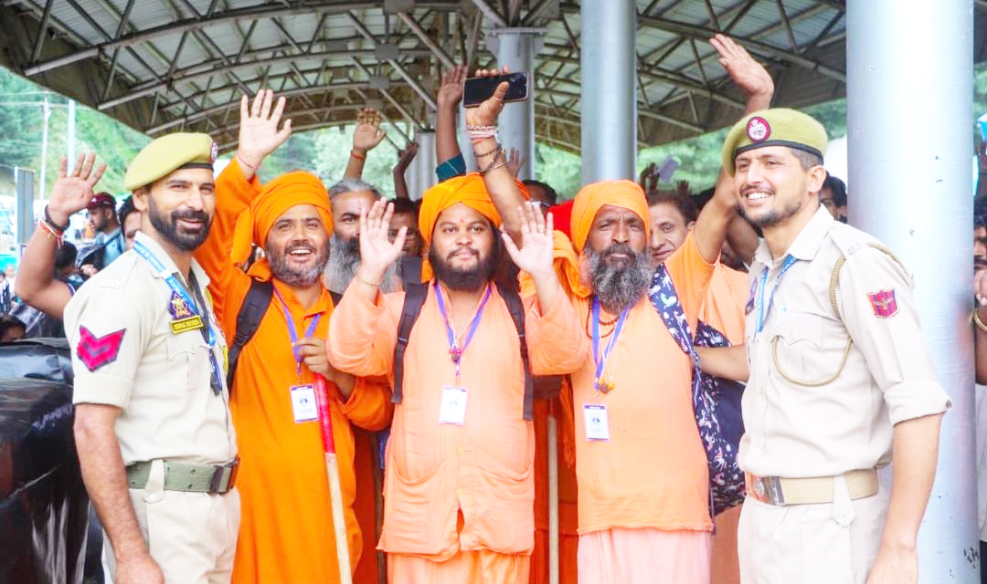 Record 8,815 pilgrims leave Jammu for Amarnath Yatra in sixth batch