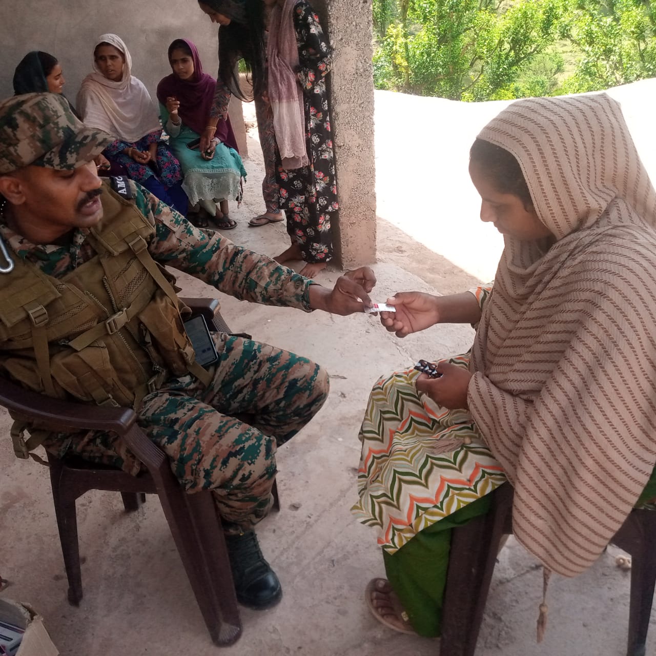 Army conducts medical patrol for Gujjar And Bakkarwal community in Parat