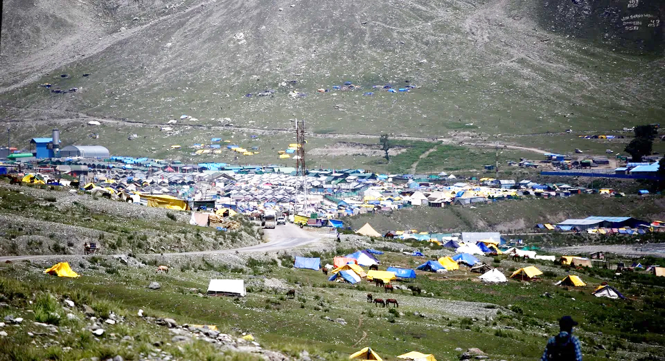 Amarnath Yatra suspended from Baltal route due to bad weather Amarnath Yatra suspended from Baltal route due to bad weather