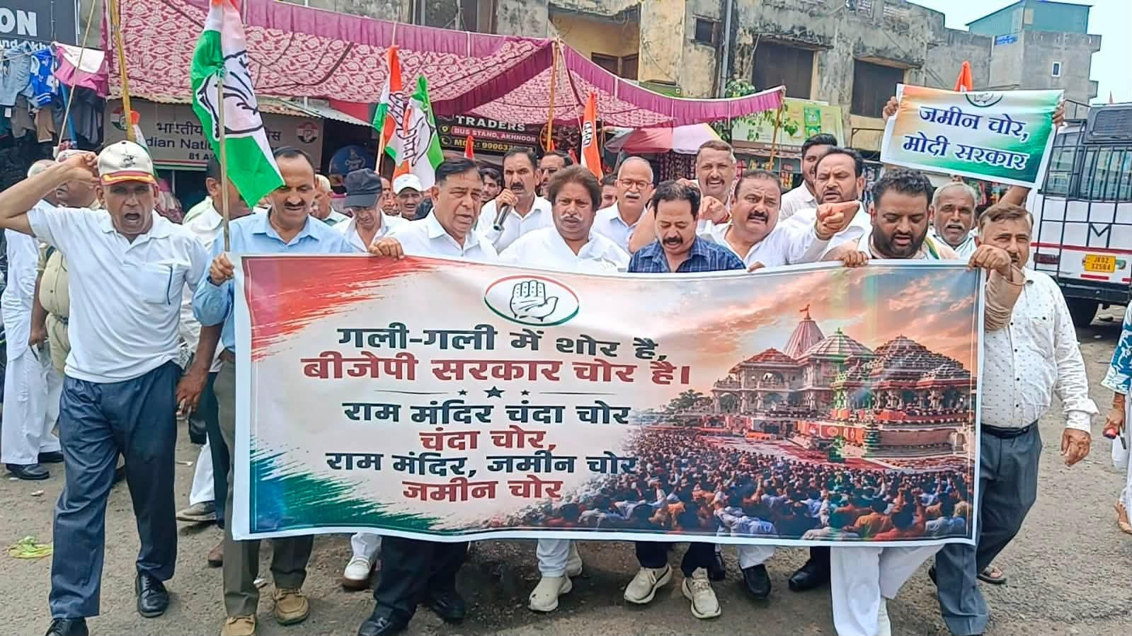 Bhalla leads Congress protest at Akhnoor to expose Chanda Chor, seek resignation of Edu Minister