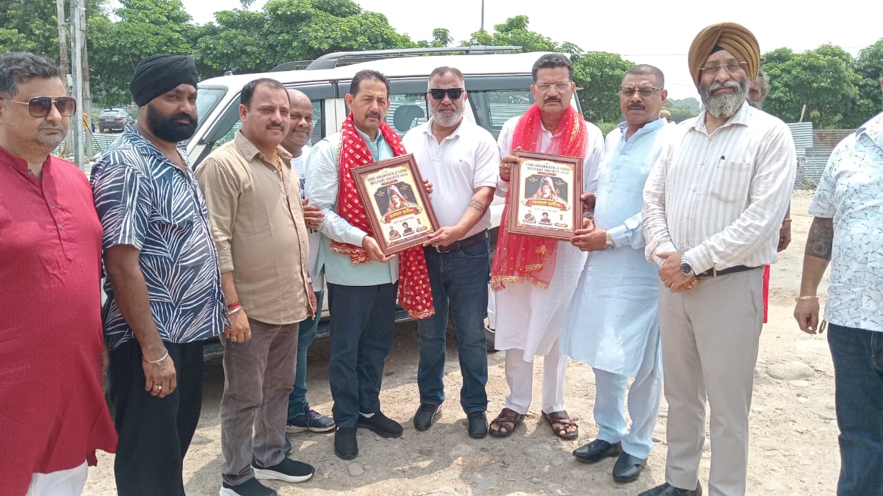 Billawaria visits Shri Amarnath Ji Yatra Welfare Society Langar, serves pilgrims