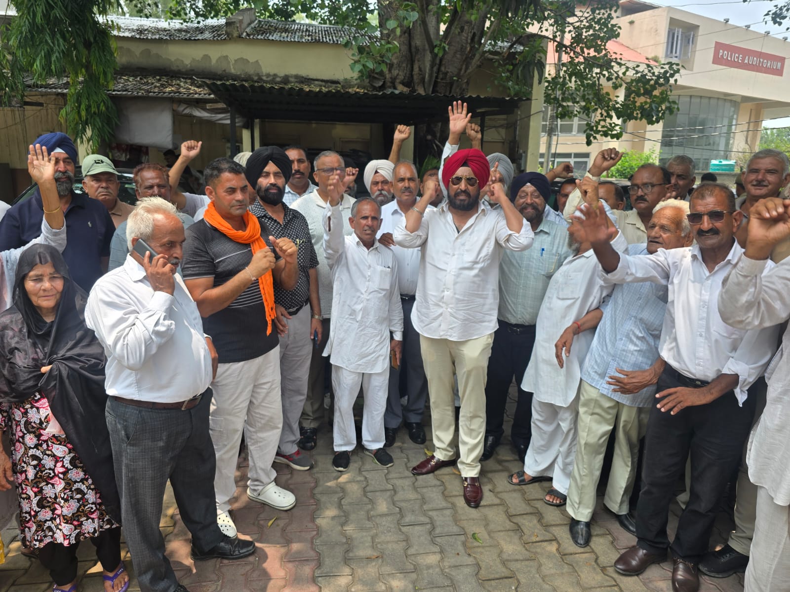 Border farmers hold protest outside MD JPDCL office over 16-hour power cuts; Tony slams department for ‘ignoring farmers’