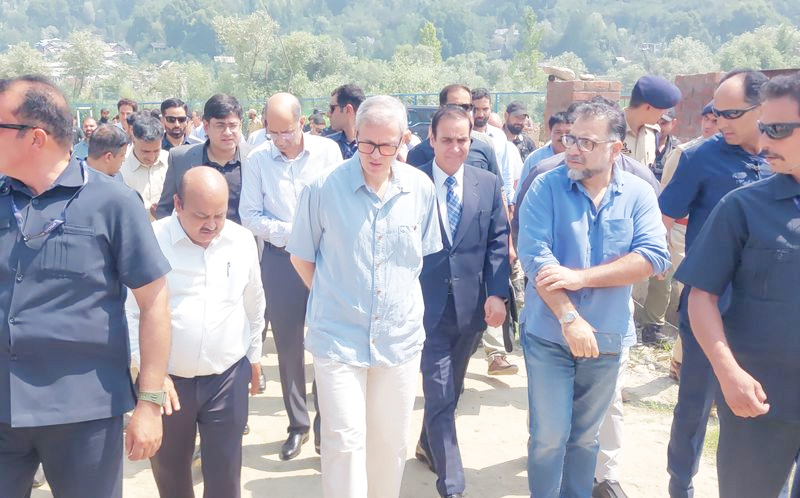 CM Omar Abdullah reviews development projects in Ganderbal, Stresses timely completion of ongoing works CM Omar Abdullah reviews development projects in Ganderbal, Stresses timely completion of ongoing works