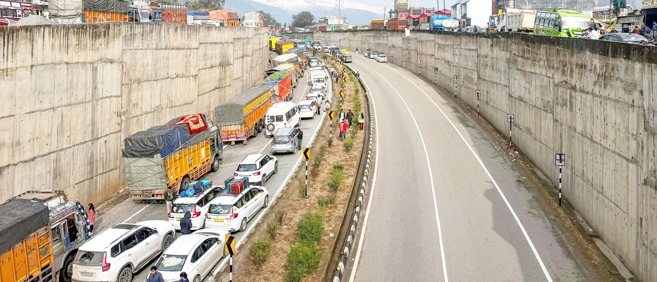 NH-44 remains closed for traffic, Restoration work underway between Udhampur and Banihal NH-44 remains closed for traffic, Restoration work underway between Udhampur and Banihal