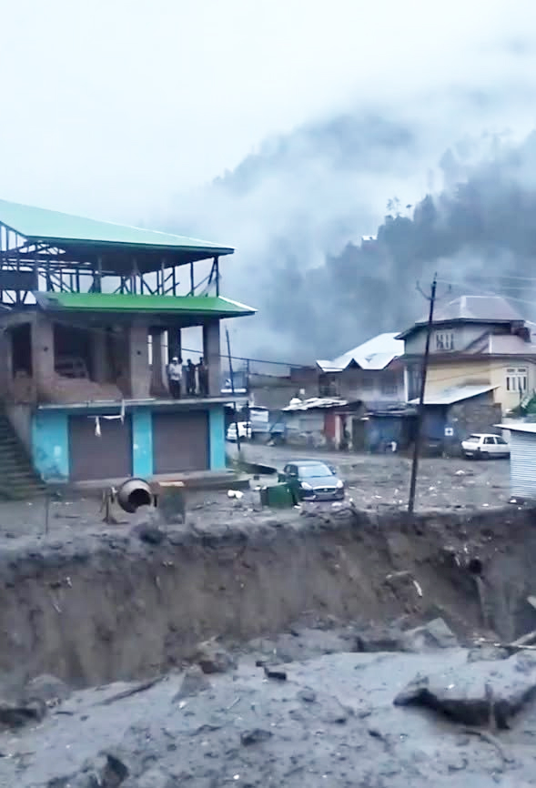 Cloudburst in Chatroo damages several structures; No casualties reported
