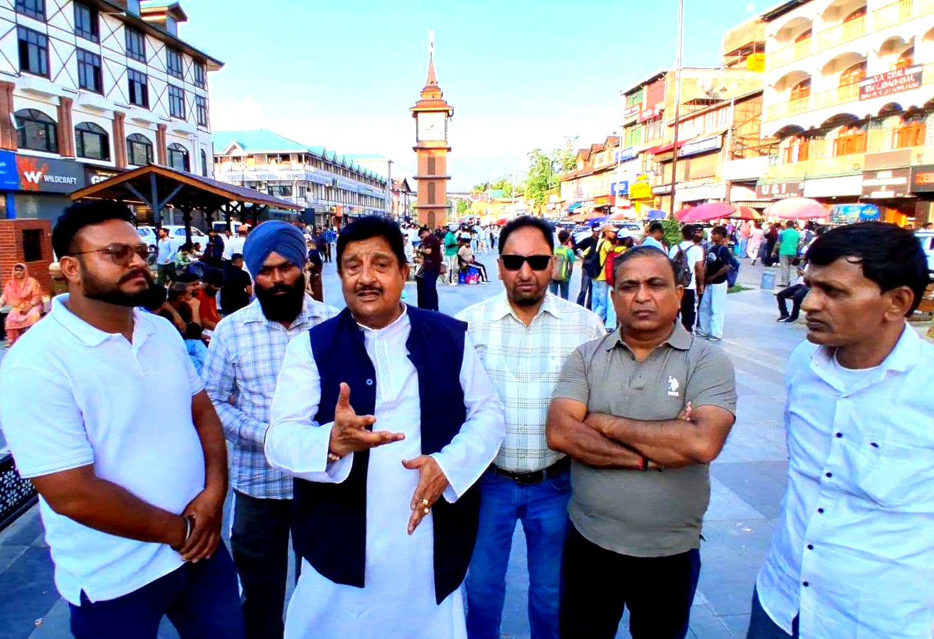 Dimple announces protest at Jantar Mantar for J&K Statehood Restoration
