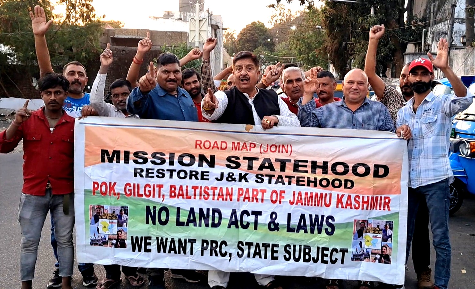Dimple intensifies agitation, leads protest rally demanding restoration of J&K Statehood