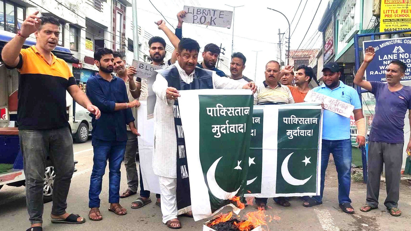 Dimple leads protest against Pakistan for martyrdom of Police cop in Anantnag