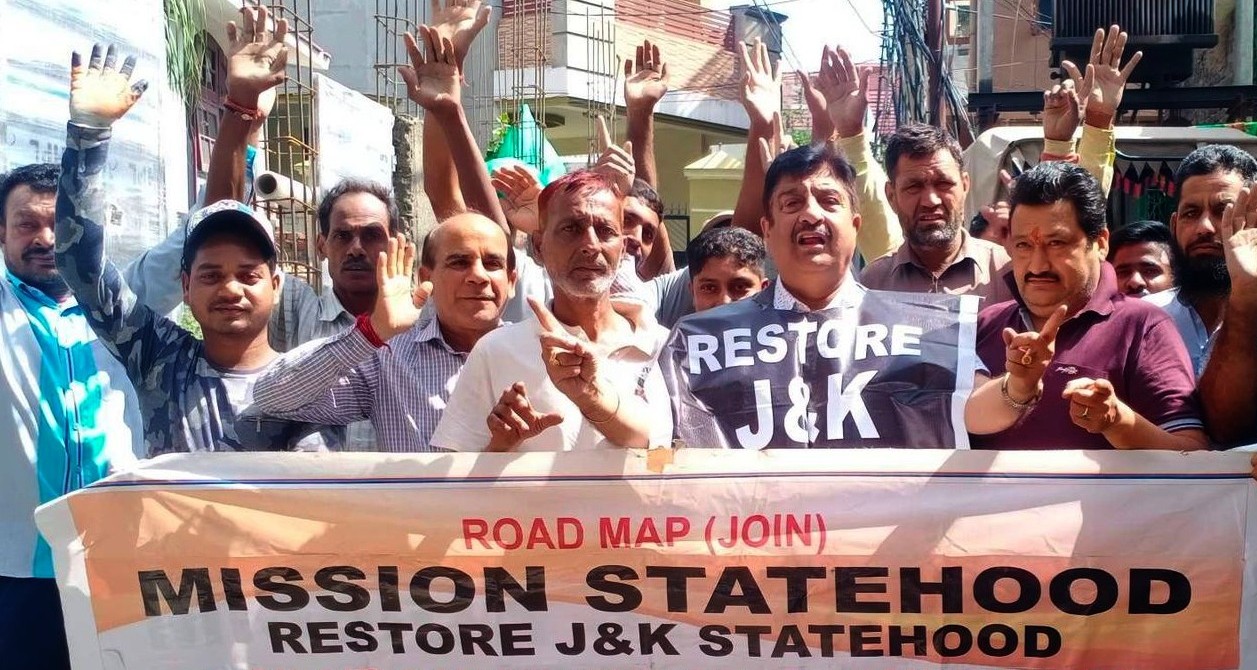 Dimple leads protest, demands Statehood Bill for J&K in Monsoon Session