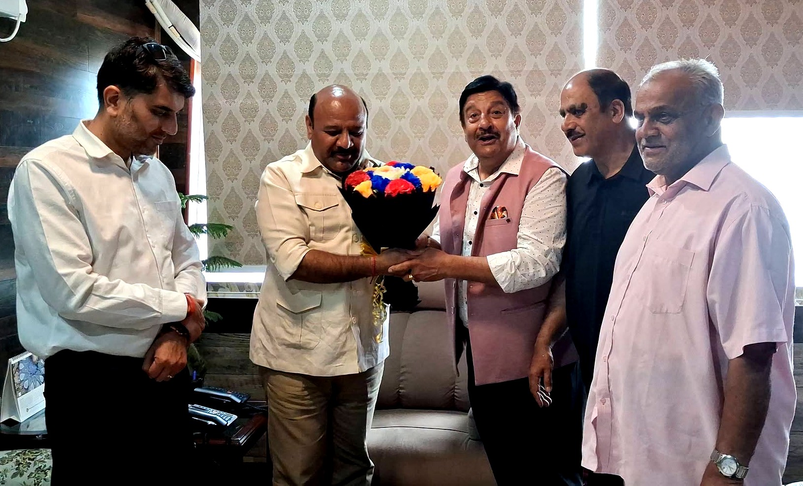 Dimple meets Dy CM, raises Jammu Development, Employment and Statehood Issues Dimple meets Dy CM, raises Jammu Development, Employment and Statehood Issues