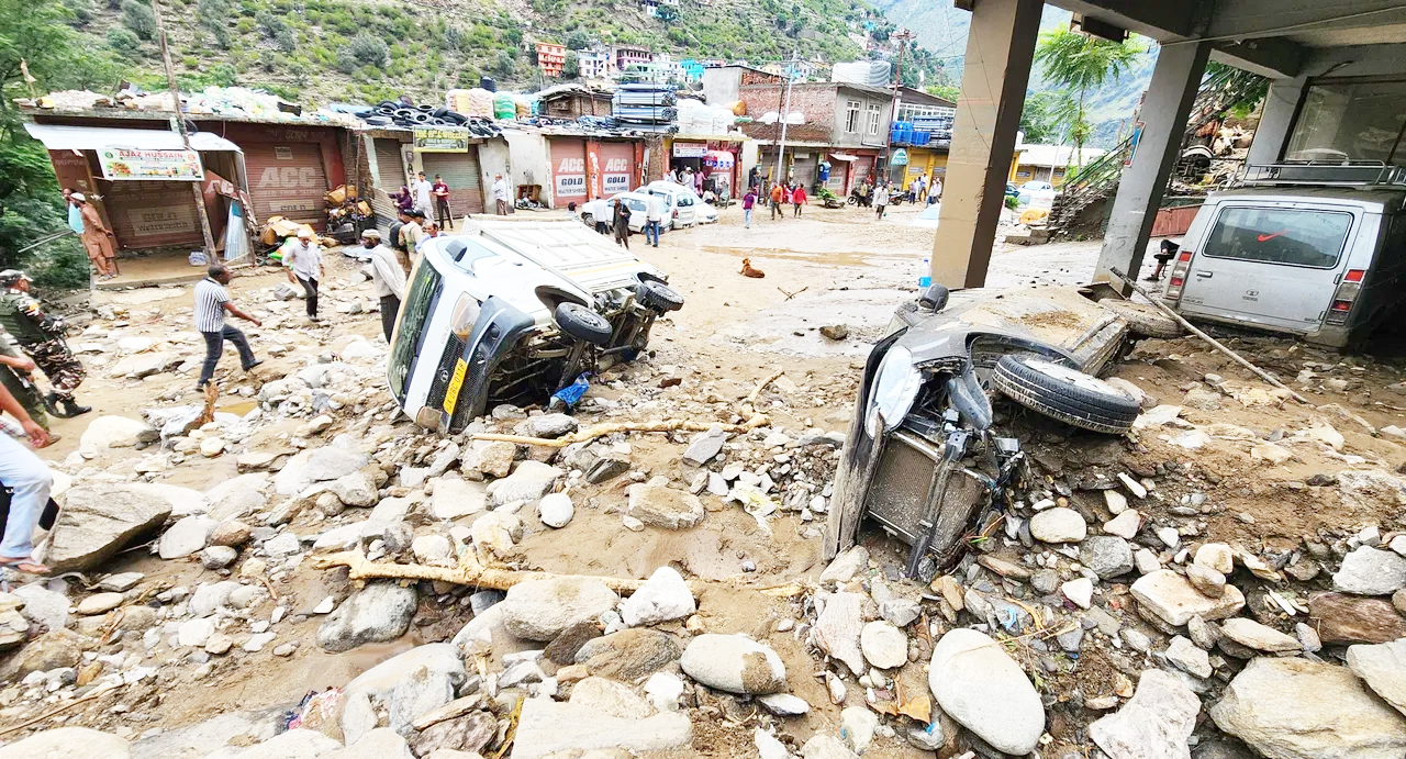 Flash floods hit Thathri in Doda again, Highway blocked, Property damaged