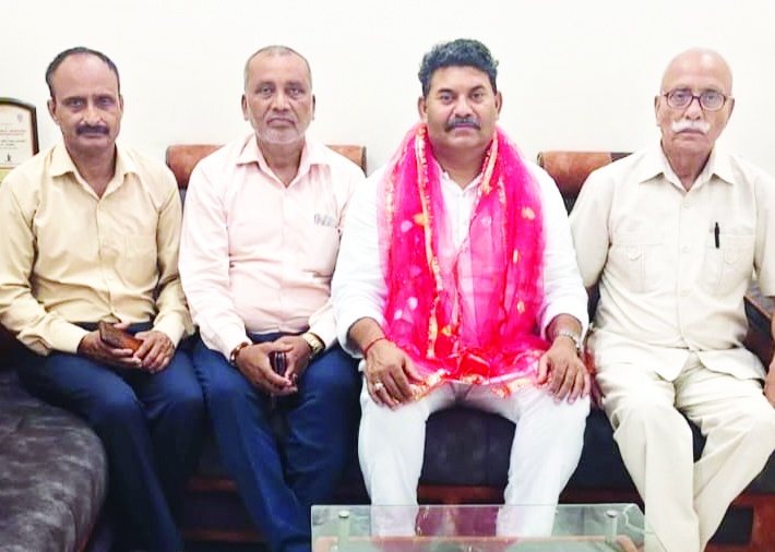 Gardi Sabha felicitates VHP Provincial General Secretary Swarn Singh in Jammu