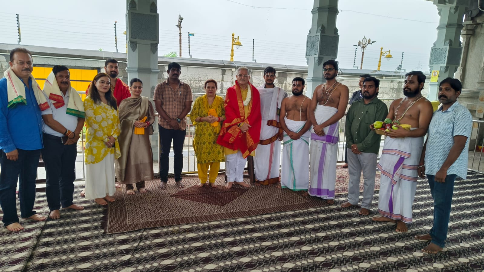 HP Governor offers prayers at Shri Tirupati Balaji Mandir
