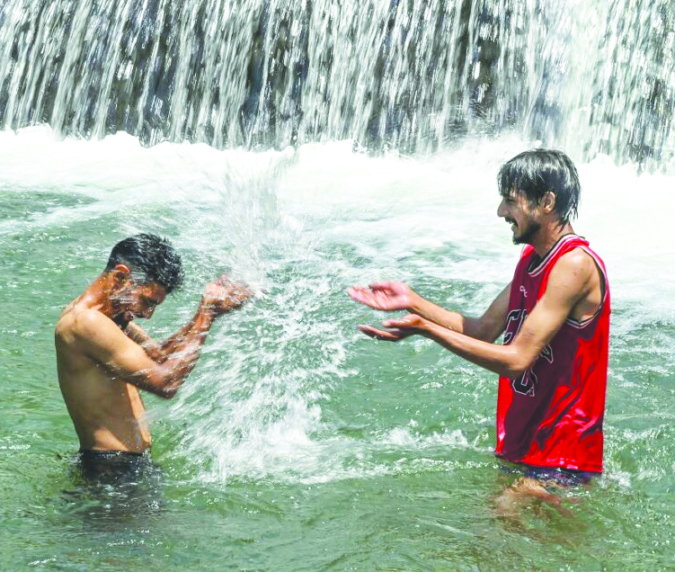 Hot, Humid weather to persist across J&K; Rain likely at scattered places