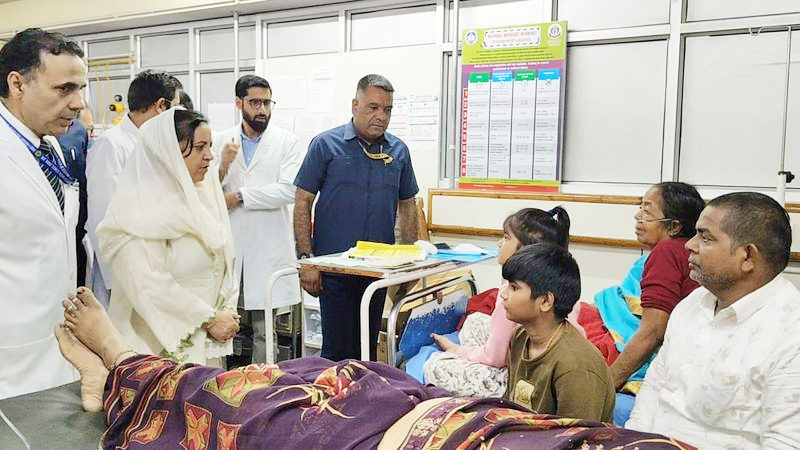 Health Minister Sakina Itoo visits SKIMS, Reviews treatment of injured Amarnath Yatris Health Minister Sakina Itoo visits SKIMS, Reviews treatment of injured Amarnath Yatris