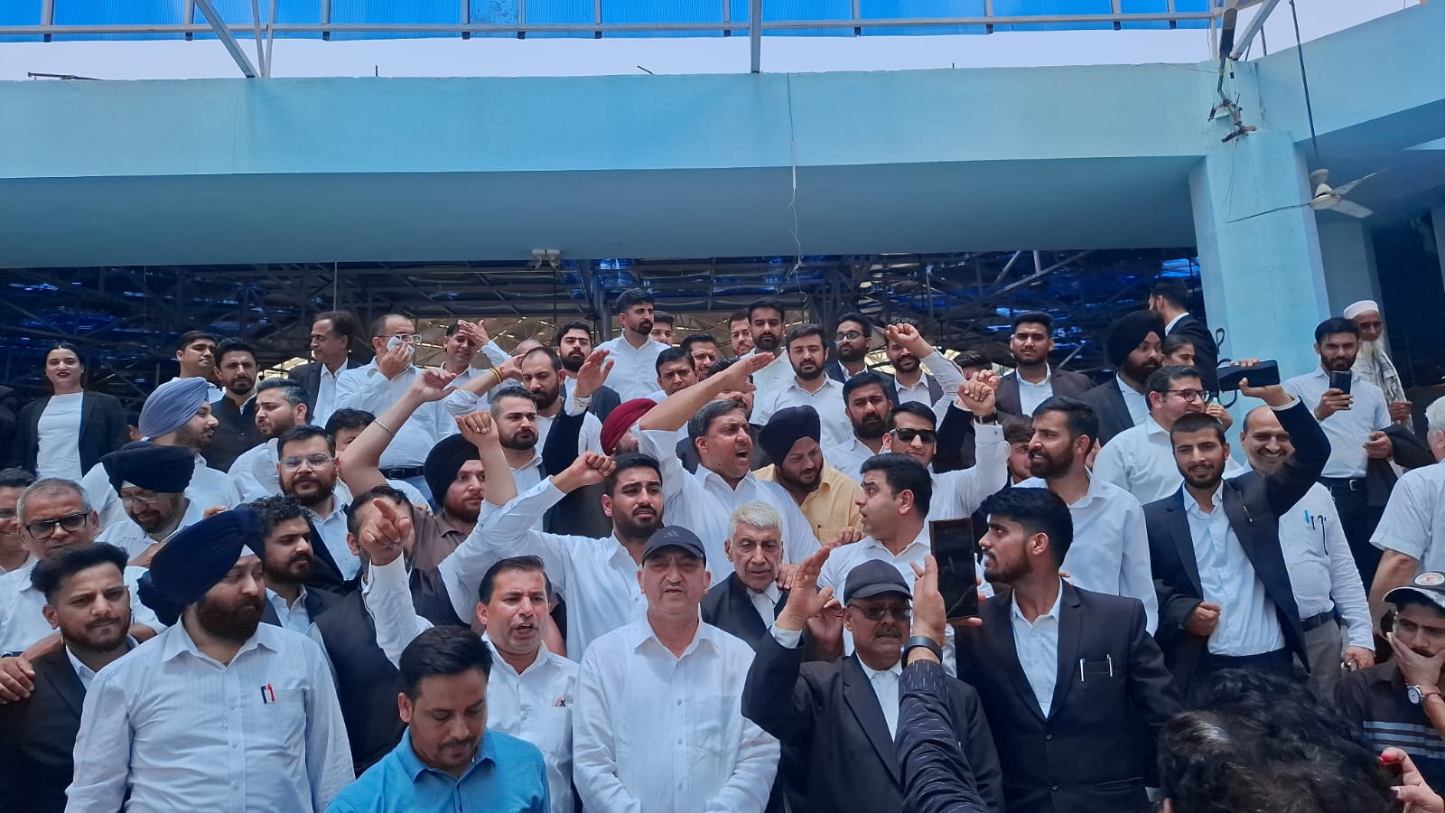 JKHCBAJ condemns attempted arrest of advocate from court premises