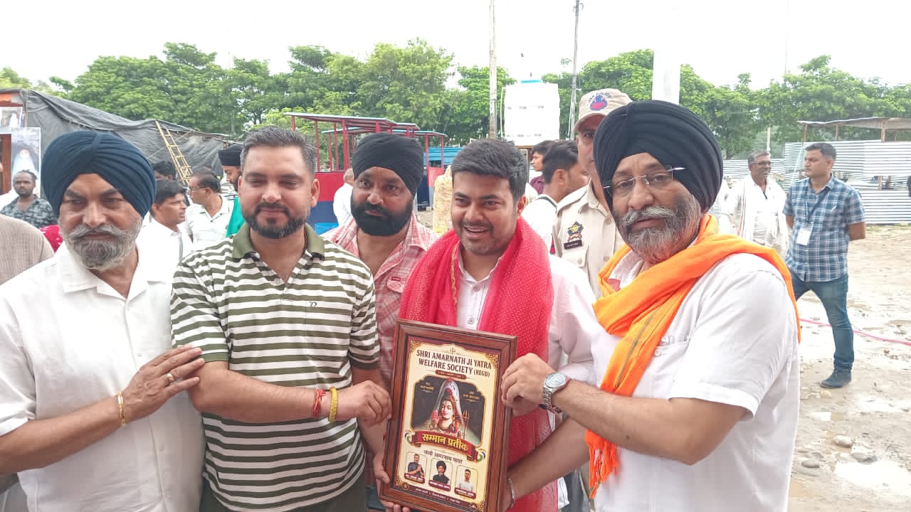 JMC Commissioner Devansh Yadav participates in Shri Amarnath Ji Yatra Welfare Society’s Langar at Tawi River Front