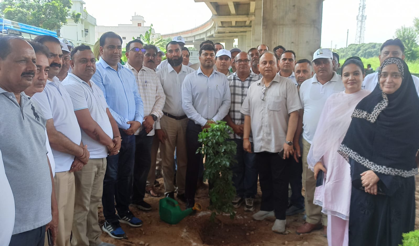 JMC conducts Plantation Drive at Shanti Park under ‘Clean Jammu, Green Jammu’ initiative
