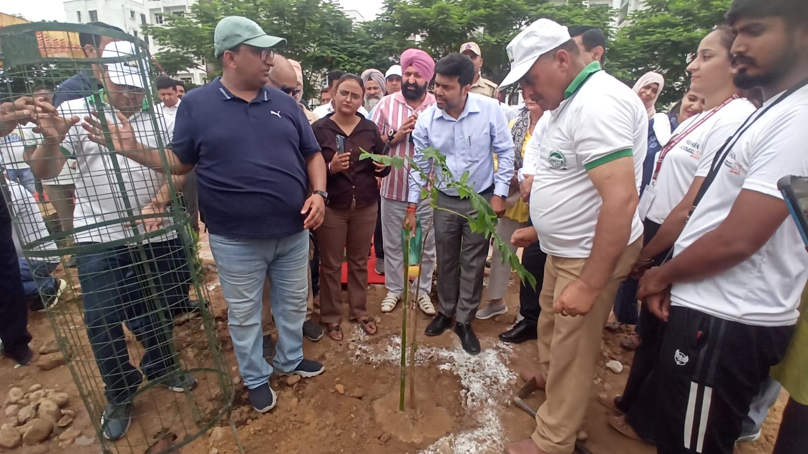 JMC launches plantation drive at Sunjwan–Chowadi under ‘Green Jammu, Clean Jammu’ initiative