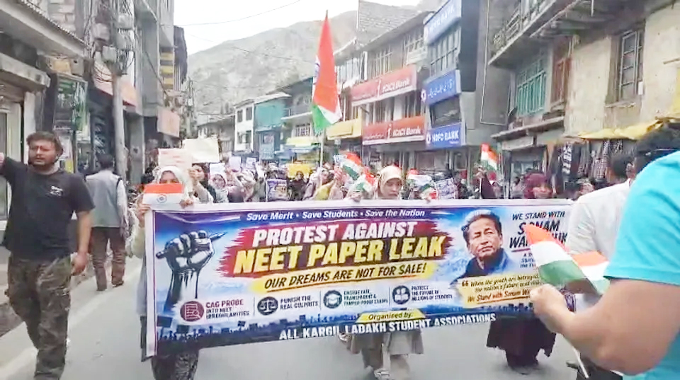 Students, Residents rally in Kargil over alleged NEET-UG paper leak Students, Residents rally in Kargil over alleged NEET-UG paper leak