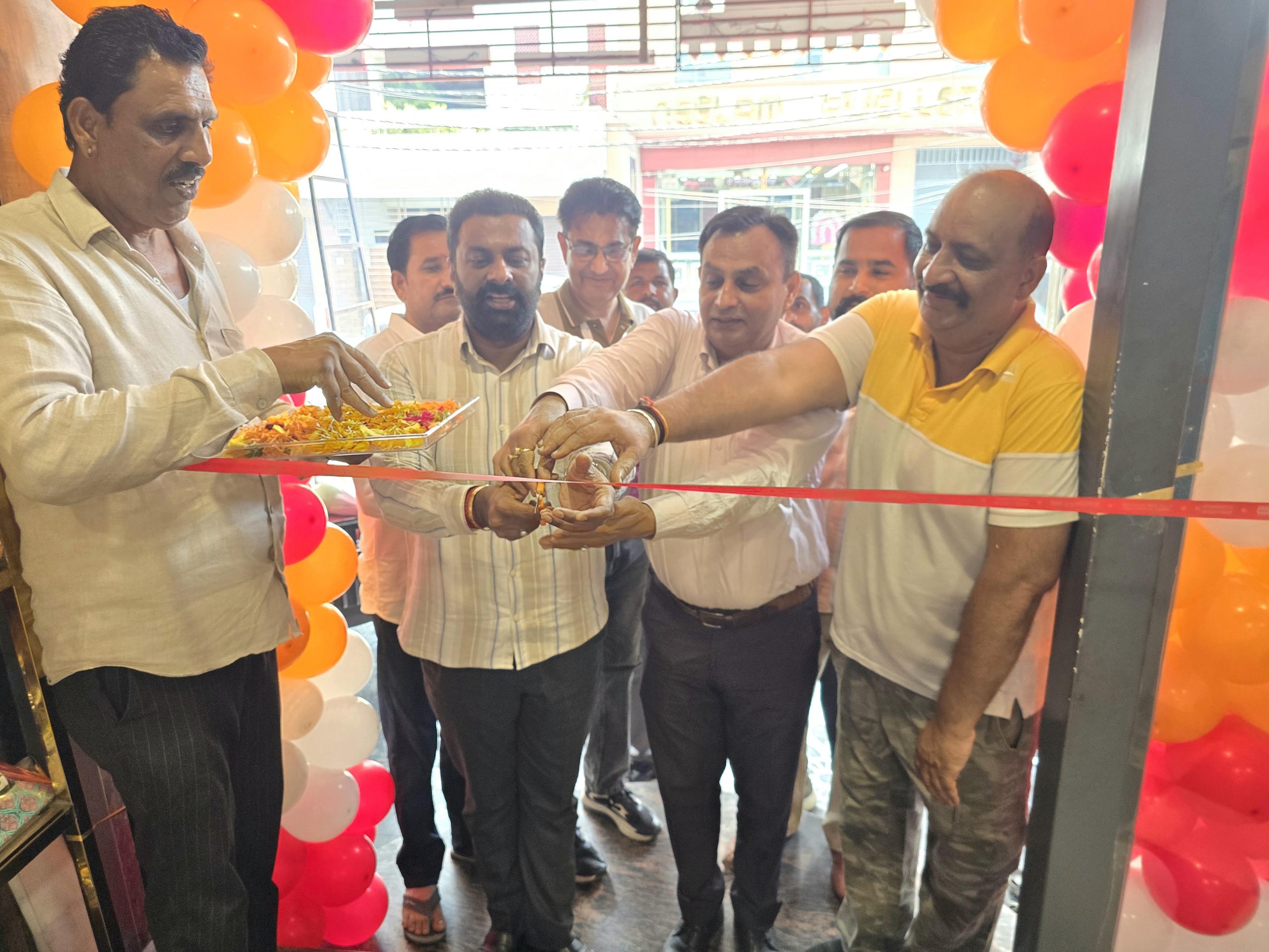 Kulbushan, Keshav inaugurate Bikaner Misthan Bhandar in Jammu