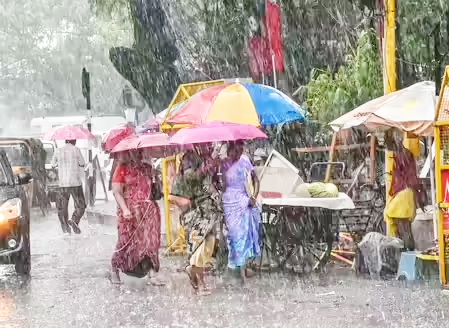 Ladakh Admin urges tourists to avoid vulnerable areas amid heavy rain alert Ladakh Admin urges tourists to avoid vulnerable areas amid heavy rain alert