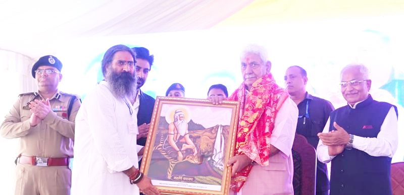 LG Manoj Sinha joins Mahayajna Dharma Sammelan in Baramulla
