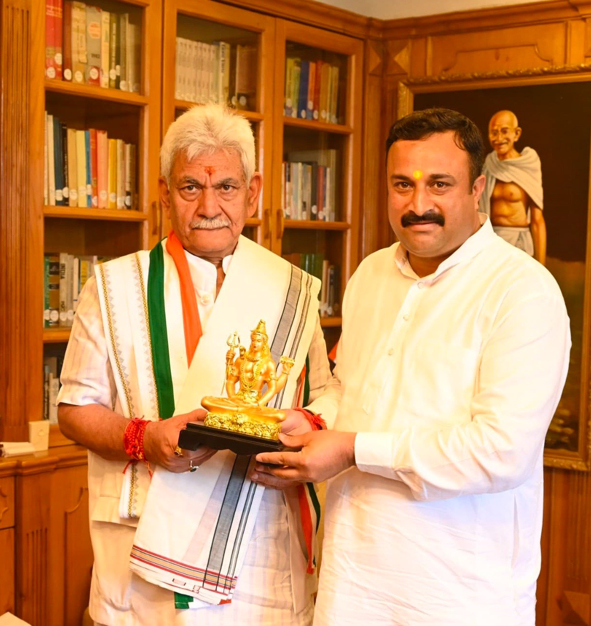 Mahant Rohit Shastri meets LG, discusses promotion of Sanskrit and Vedic Studies