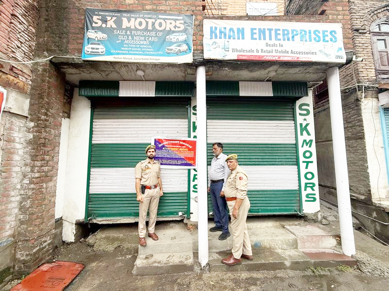 Srinagar Police attaches properties worth Rs 1.05 Crore of notorious drug peddlers under Nasha Mukti J&K Abhiyan