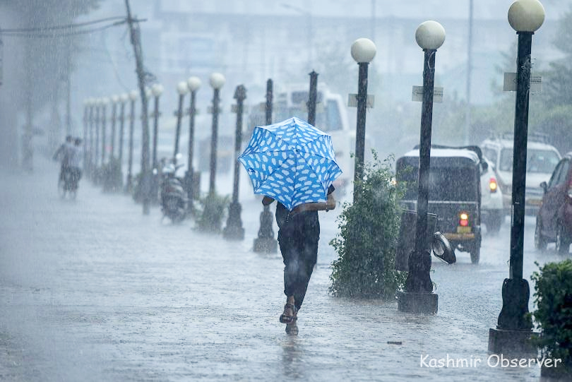MeT issues heavy rain alert for Jammu Kashmir