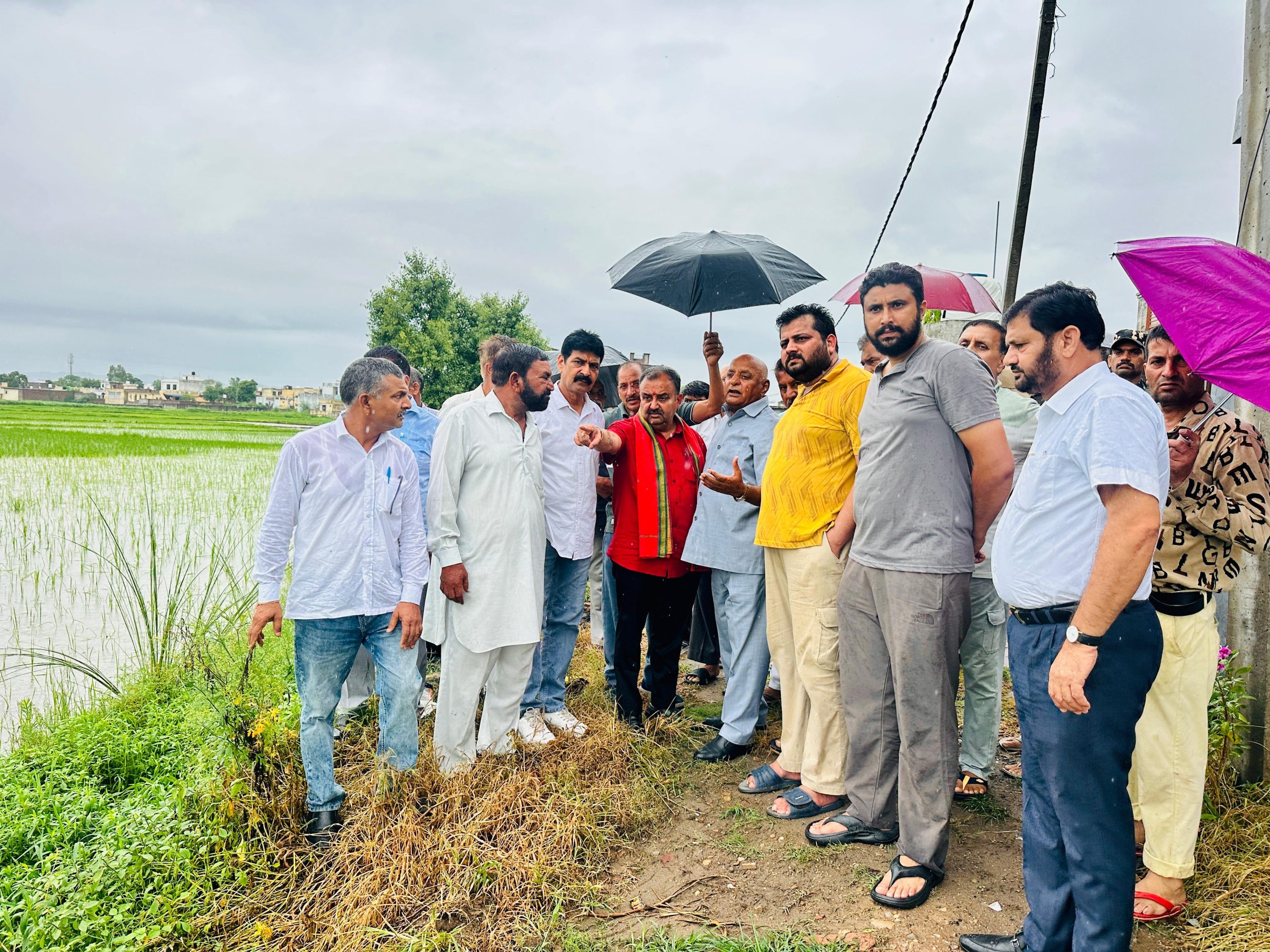Randhawa assures early resolution of Raipur Satwari’s long-pending civic issues