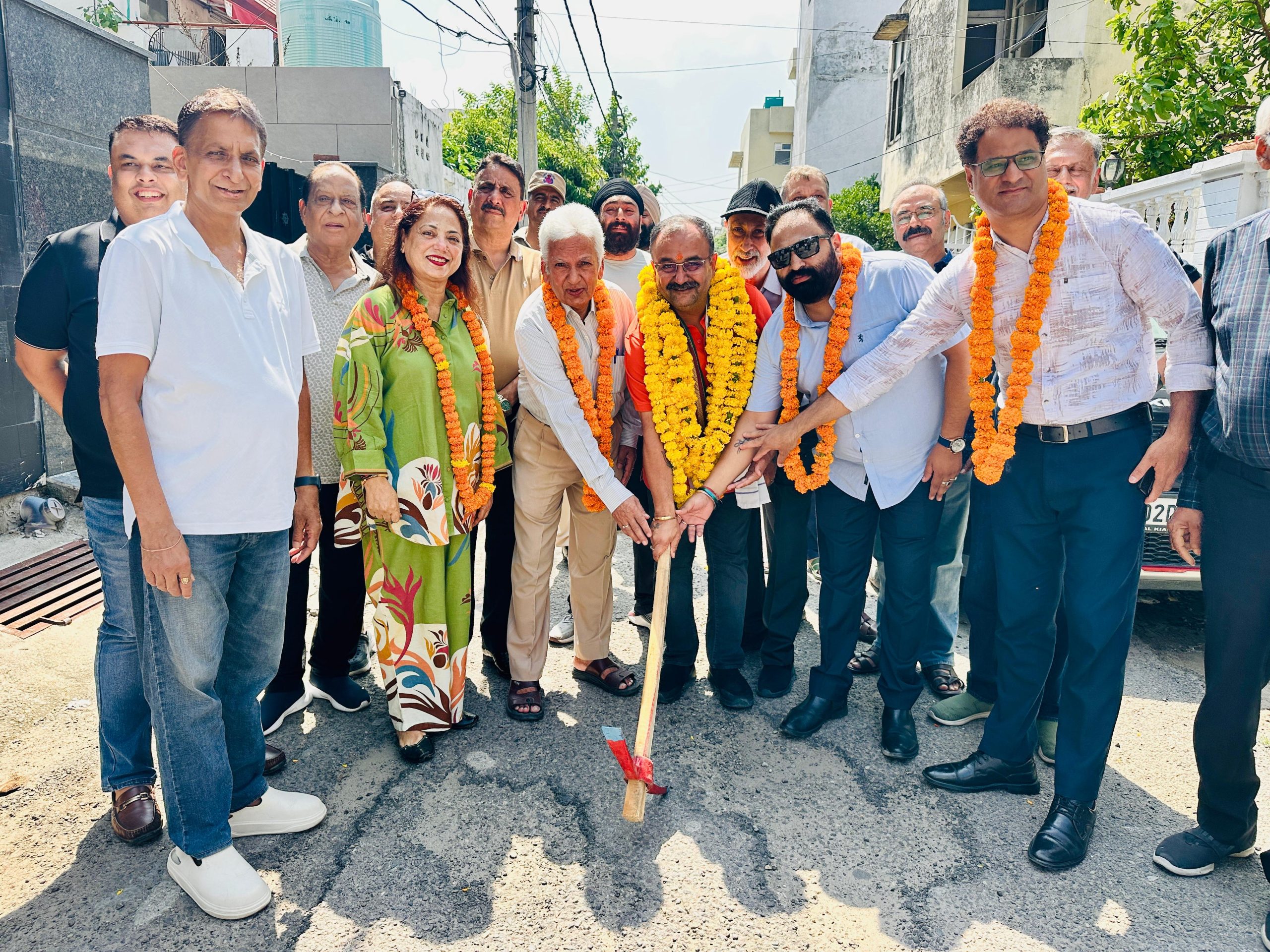 Randhawa inaugurates lane and drain work worth Rs 40 lakh in Ward 20