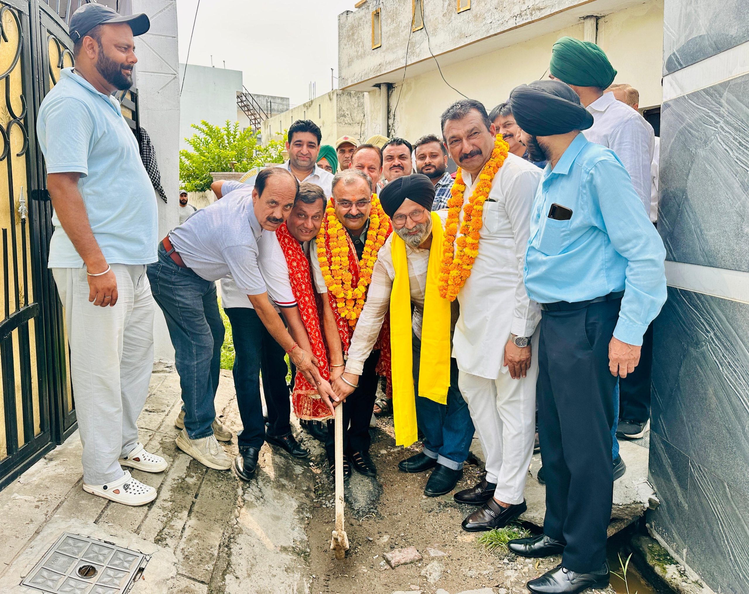 Randhawa launches development work in Sanjay Nagar; fulfils long-pending demand through CDF