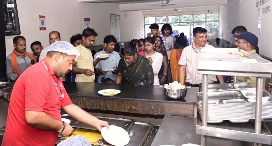 SMVDSB extends free Langar services to stranded pilgrims at Katra