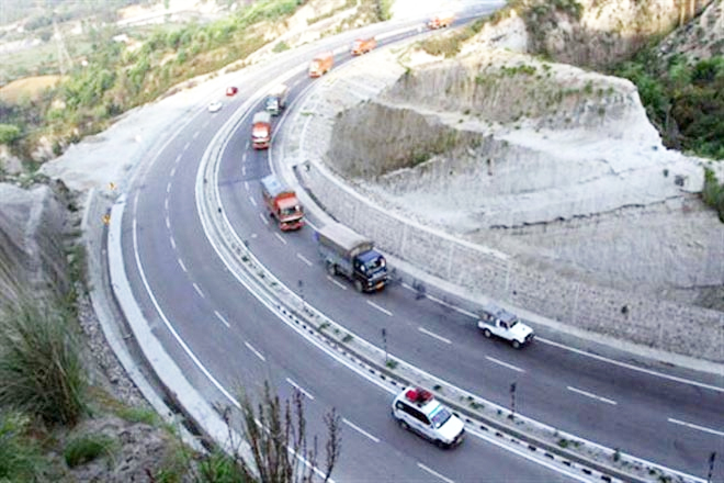 Traffic resumes on Jammu-Srinagar National Highway