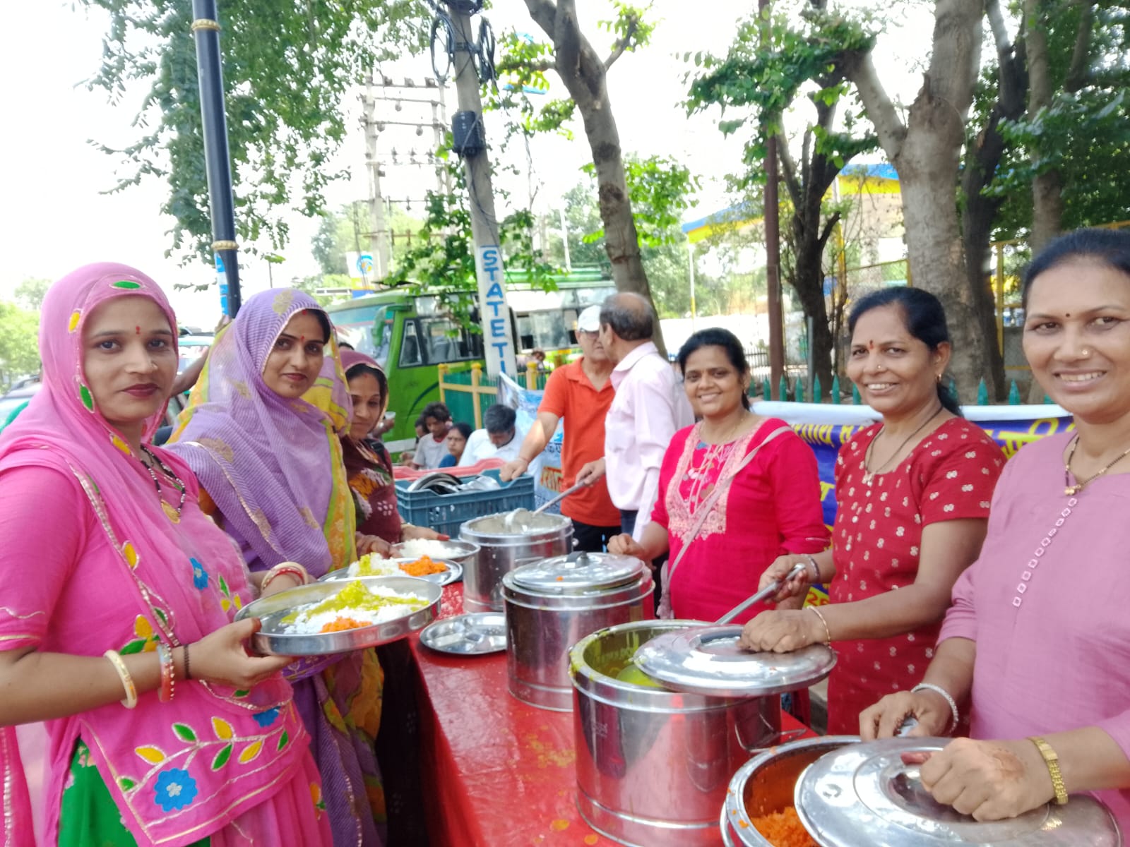 Women volunteers lead Amarnath Yatra Bhandara at Jammu Railway Station