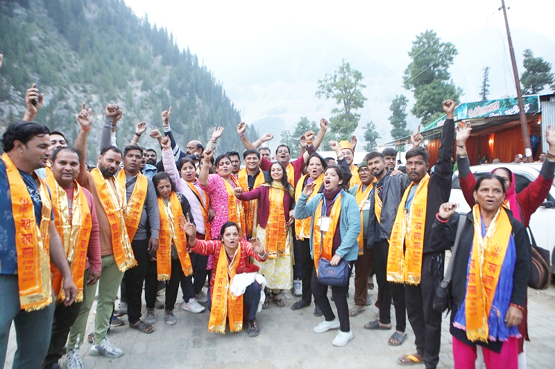 Over 4,600 pilgrims leave for Shri Amarnath Shrine from Jammu under tight security Over 4,600 pilgrims leave for Shri Amarnath Shrine from Jammu under tight security