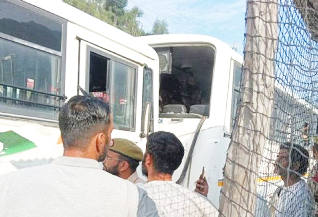 18 yatris injured in Multi-Vehicle collision in Ramban