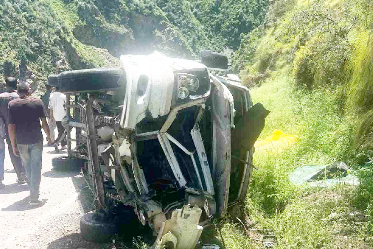 10 injured as tempo overturns on Batote-Doda Road 10 injured as tempo overturns on Batote-Doda Road